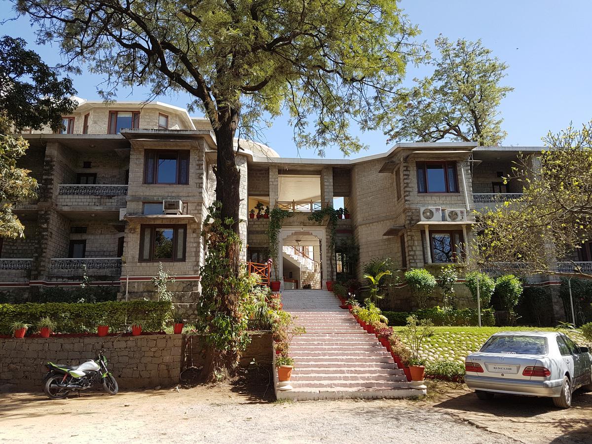 Kesar Bhawan Palace Mount Abu Exterior photo